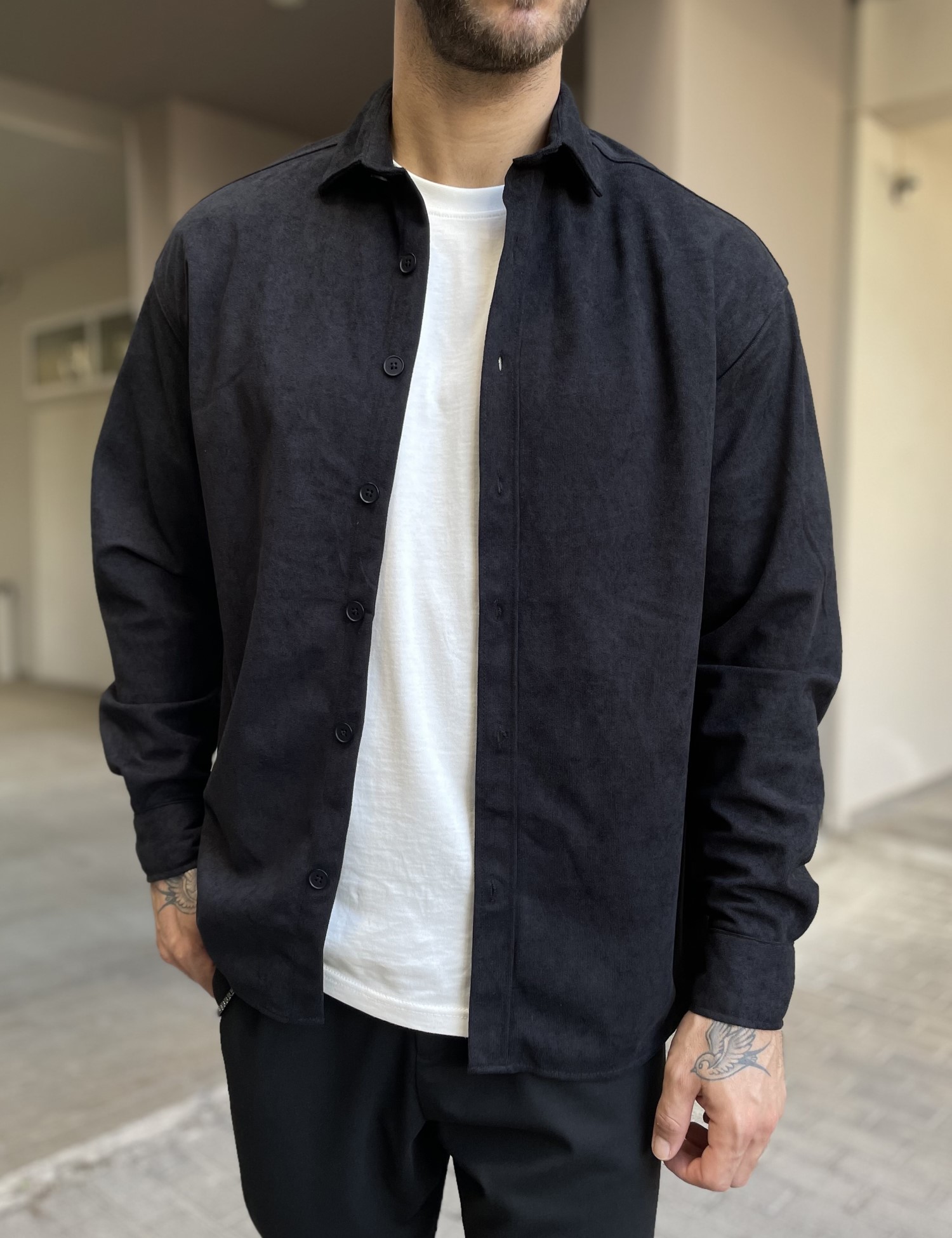 Ανδρικό μαύρο κοτλέ Overshirt με γιακά RMZ470M φωτογραφία